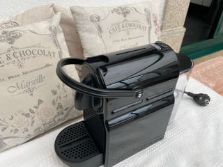 Cafetera Nespresso DeLonghi poco uso