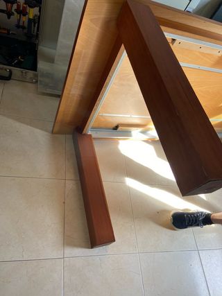 Mesa de comedor de madera