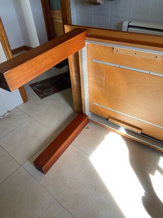 Mesa de comedor de madera