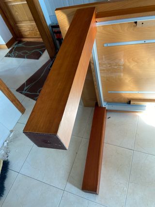 Mesa de comedor de madera
