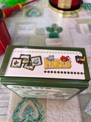 Juego de mesa FAKES