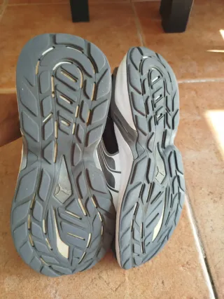 Zapatillas Puma Talla 42 Negras y blancas