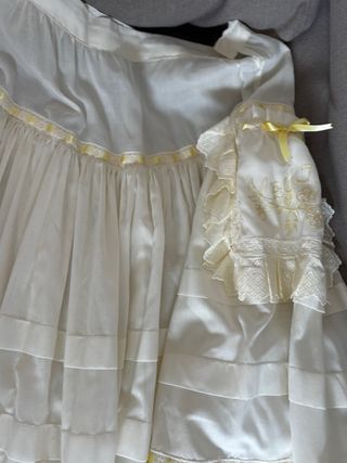 Enaguas vintage con detalles amarillos