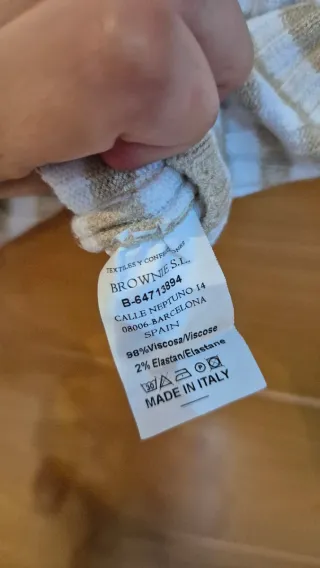 Top de punto con rayas beige y blanco