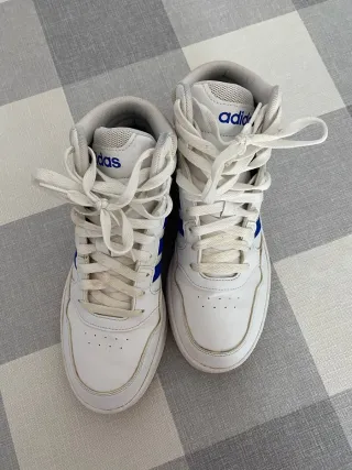 Zapatillas Adidas Botín Blancas y Azules