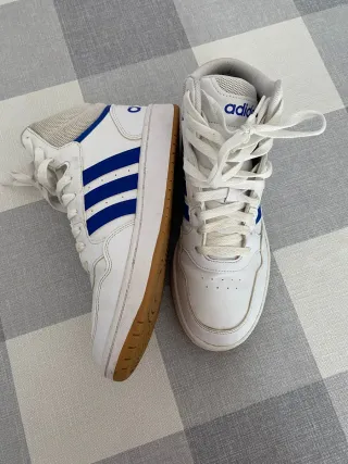 Zapatillas Adidas Botín Blancas y Azules