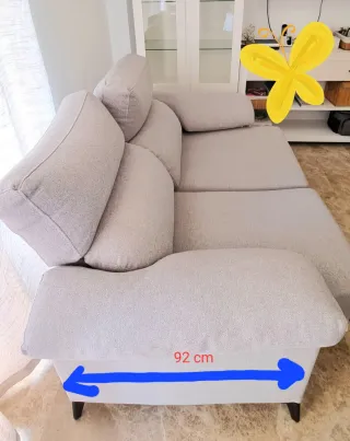 Sofá de tela gris y beige