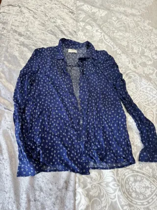 Camisa Pull&Bear azul con anclas