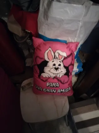 Cojín de peluche rosa sin estrenar