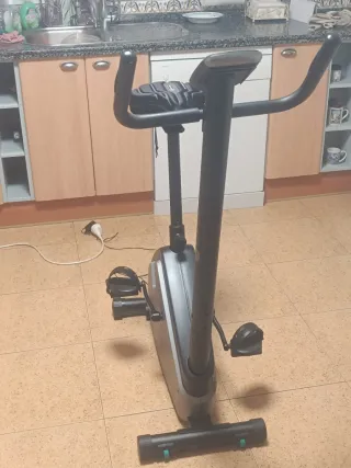 Bicicleta Estática Essential+06