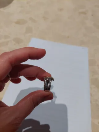Anillo de plata con diseño ondulado