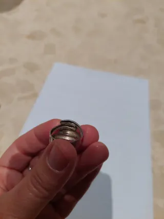 Anillo de plata con diseño ondulado