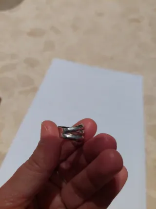 Anillo de plata con diseño ondulado