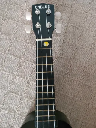 Ukelele Soprano Negro CNBLUE