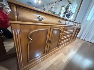 Mueble roble con espejo y aparador