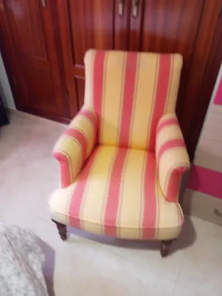 Sillón de tela a rayas