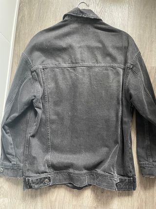 Chaqueta vaquera oversize Zara negra