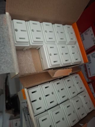 Base Enchufe Eunea 3012-B Tripolar TT 16A