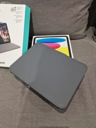 iPad 10 64GB WiFi + Logitech Slim Folio