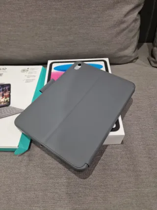 iPad 10 64GB WiFi + Logitech Slim Folio
