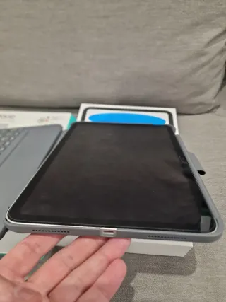iPad 10 64GB WiFi + Logitech Slim Folio