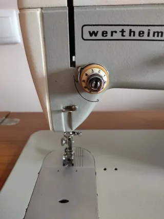 Máquina de coser Wertheim