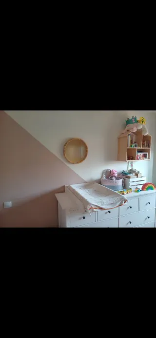 Cambiador de madera IKEA con colchoneta y fundas.