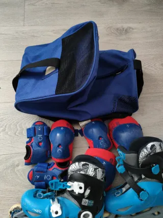 Patines en línea Oxelo con protecciones y bolsa.