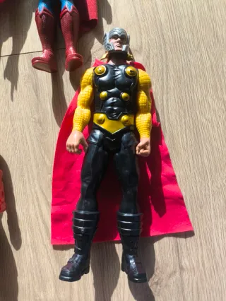 Muñecos Marvel Capitán América, Hulk, Thor, Iron M