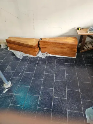 Escalera de caracol madera y metal.