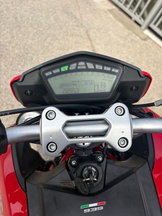 Ducati Hypermotard 939