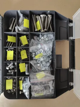Caja organizadora de tornillos y tuercas