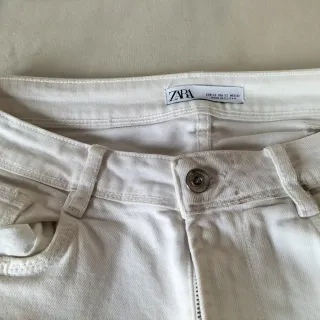 Pantalón vaquero ZARA blanco desgastado