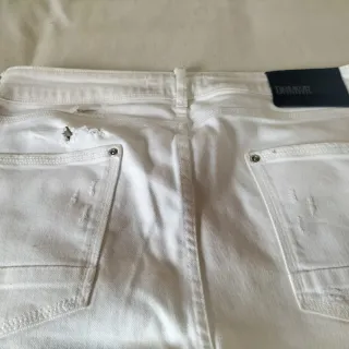 Pantalón vaquero ZARA blanco desgastado