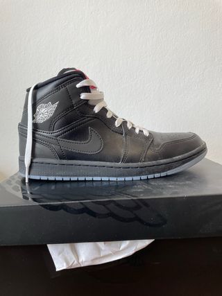 Jordan 1 Mid SE Talla 41 Negro Blanco