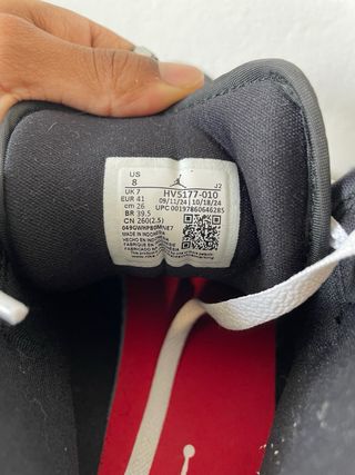 Jordan 1 Mid SE Talla 41 Negro Blanco