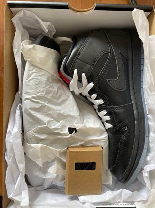 Jordan 1 Mid SE Talla 41 Negro Blanco
