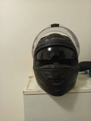 Casco de moto LS2 negro