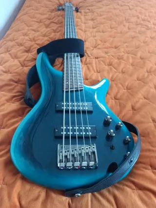Bajo Ibanez SR305E 5 cuerdas Turquesa