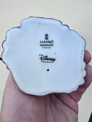 Figura Dory Lladró.  DISNEY. EN SU CAJA.