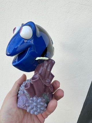 Figura Dory Lladró.  DISNEY. EN SU CAJA.