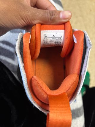 Zapatillas Jordan Blancas y Naranjas