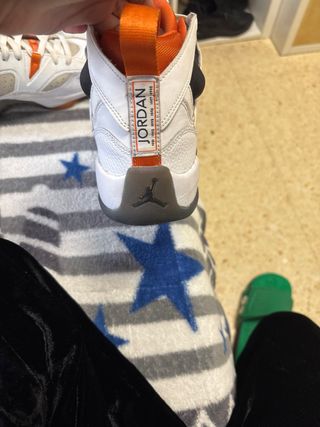 Zapatillas Jordan Blancas y Naranjas