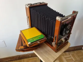 Cámara Antigua Korona Pictorial View en su maletín