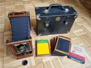 Cámara Antigua Korona Pictorial View en su maletín