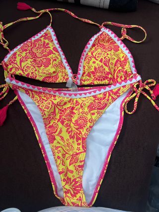 Bikini estampado rosa y amarillo