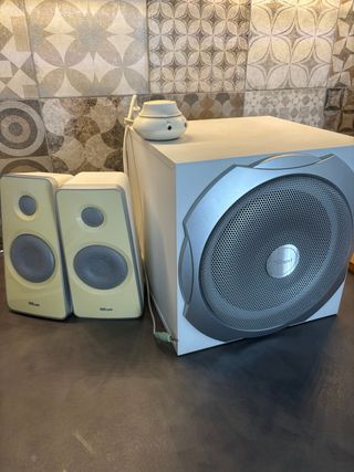Impianto audio Trust con subwoofer