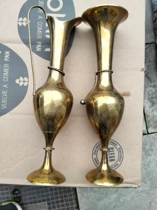 Lote Jarras de metal doradas (2 unidades) 25 cm