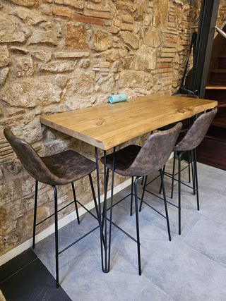 Mesa de cocina EKSTRÖN + sillas altas