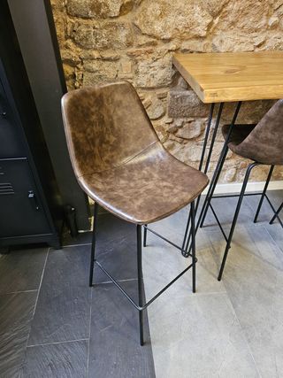 Mesa de cocina EKSTRÖN + sillas altas